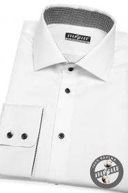 Biela pánska košeľa klasického strihu s čiernymi gombíkmi