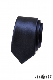 Hladká tmavomodrá úzka kravata