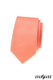Úzka kravata s matnej lososovej farbe