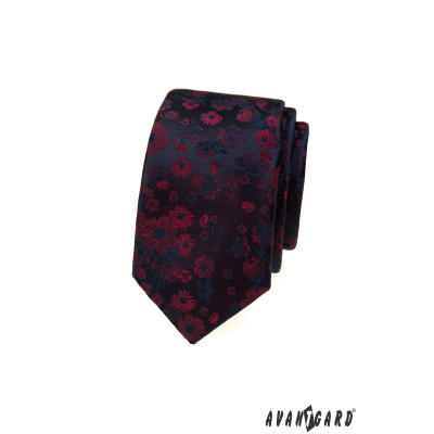 Tmavomodrá kravata s bordó vzorom