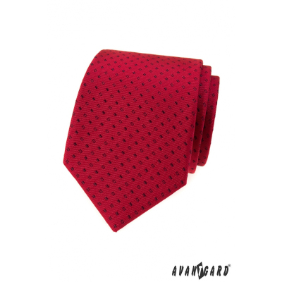 Červená kravata malé čierne obdĺžniky