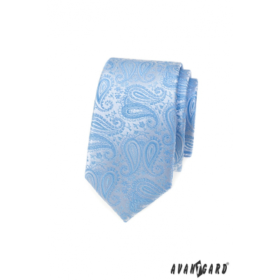 Úzka kravata so svetlo modrým paisley vzorom