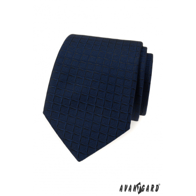 Modrá kravata so štvorcovou štruktúrou