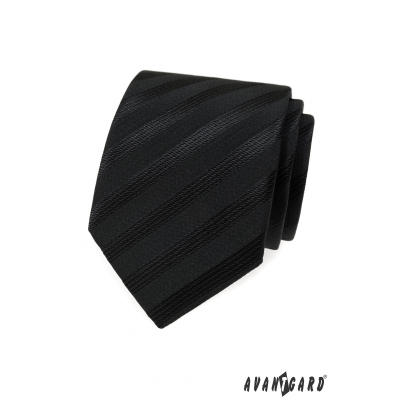 Čierna kravata s širokými pruhmi