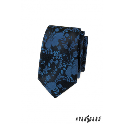 Úzka kravata s modrým vzorom