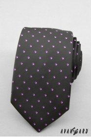 Čierna kravata slim s fialovými štvorčeky
