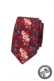 Tehlovo červená kravata s kvetinami