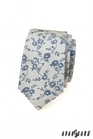 Šedá kravata s modrým kvetinovým vzorom