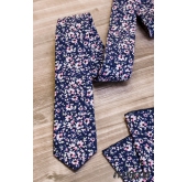 Modrá slim kravata s ružovými kvetmi - šírka 5 cm