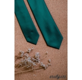 Zelená kravata s jemnými štvorčekmi